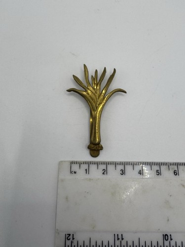 Welsh guards leek cap badge - welsh,