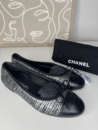 Chanel ballet flats featuring