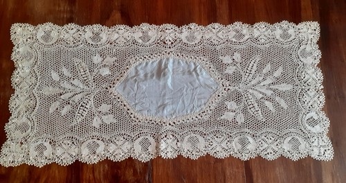 Antique vtg maltese - vtg, bobbin