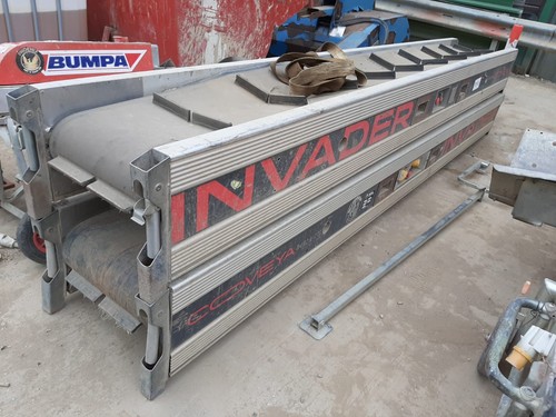 Conveyor belt invader soil - conveyor,