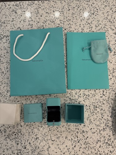 Tiffany bag ring box - box,
