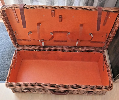 Vintage large sturdy wicker - large,