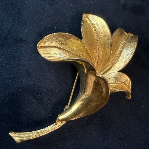 Vintage gold tone - , leaf/flower