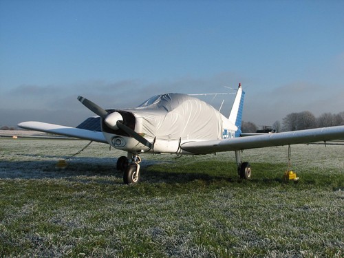 Piper pa28 cherokee hangar - piper,