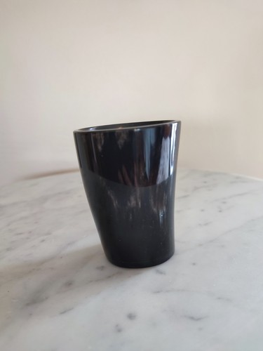 Black horn drinking cup - black,