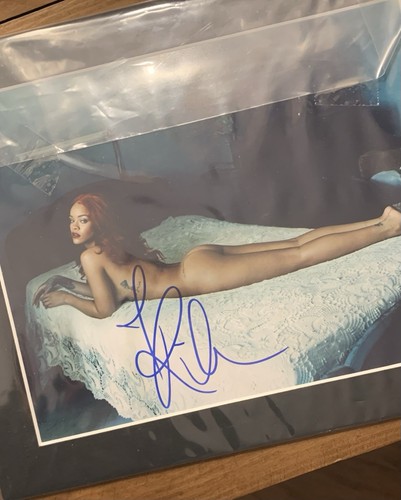 Signed rihanna authenticated - rihanna,