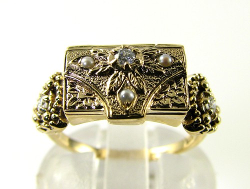 Gold box poison locket - gold,