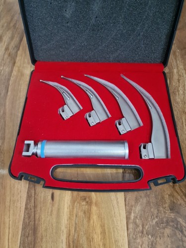 Laryngoscope set of - ,
