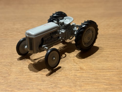 Universal hobbies diecast - universal,