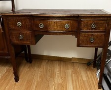 Early 20th century kneehole writing table in the George III style / antique desk
