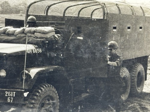Vintage photo of an - x,