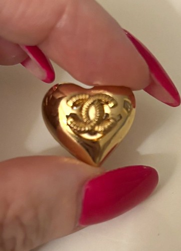 Chanel gold heart with logo - cc,