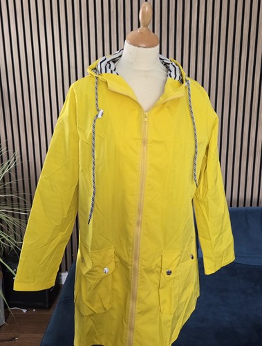 Classic yellow hooded - ​classic,