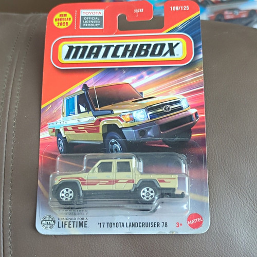 Matchbox 2017 toyota - matchbox, 1:64
