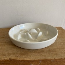 Ceramic Slow Feeder Pet Bowl Cats Dogs Fish/Whale Design White Puzzle Feed 6.5"