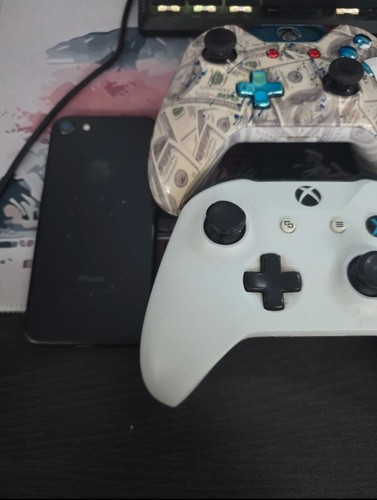 Xbox and iphone joblot - 2, 7