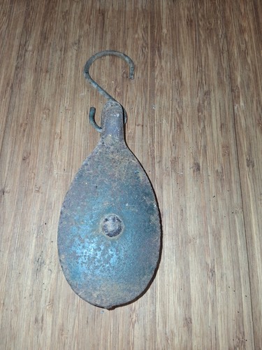 Antique single metal pulley - single,