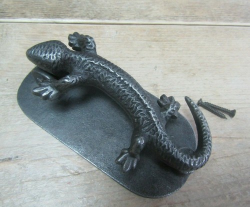 Lizard door knocker cast - door,