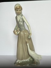 NAO LLADRO Girl feeding Goose