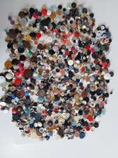 Approx 900g. Job lot Used Assorted mixed vintage / retro buttons. Free P&P