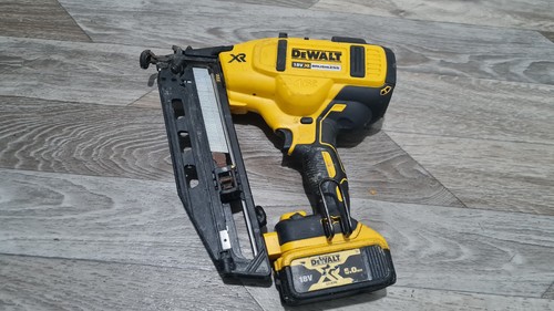 Dewalt dcn660 18v - 18v, with