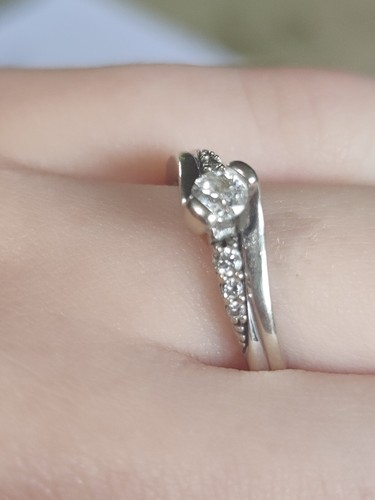 9ct white gold - gold, 0.25ct