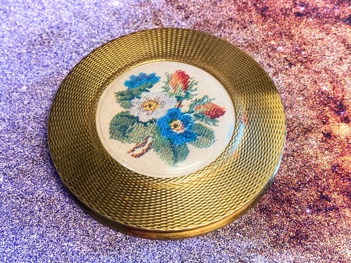 Gold tone floral vintage
