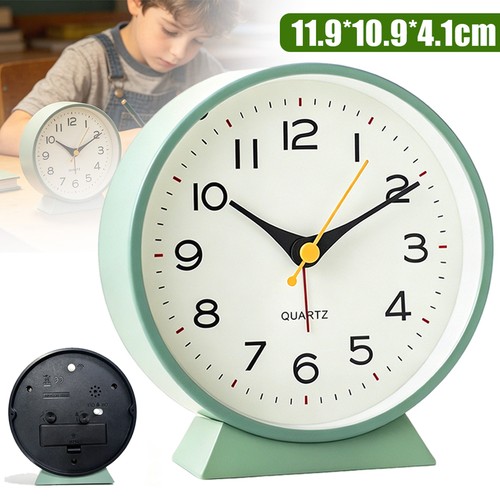 Quartz alarm clock with - 4.5",