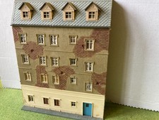 Low relief four floor building - bomb attacked - Berlin Wall? Kibri??? HO scale