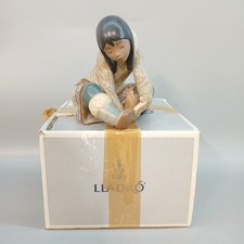 Lladro Nao Figurine Eskimo Girl With Cold Feet 2157 Porcelain Retired Boxed -CP
