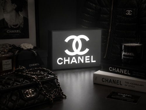 Chanel lightbox gift - |,