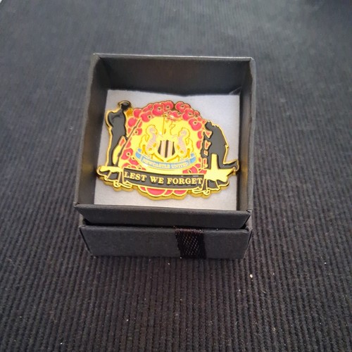 Newcastle united pin badge we - newcastle,