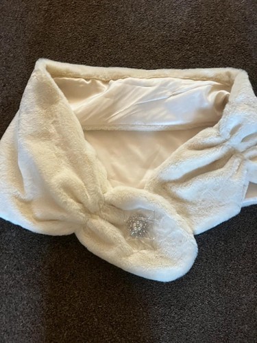 Cream faux fur - cream,
