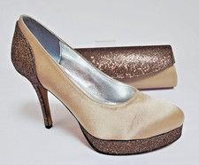 Lady's court shoe and Matching