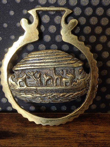 Vintage horse brass noah - horse, ark