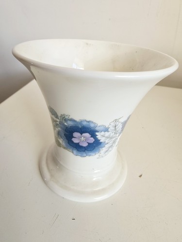 Wedgewood small tapered posy - tapered,
