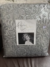 STUNNING BRAND NEW IN PACKET