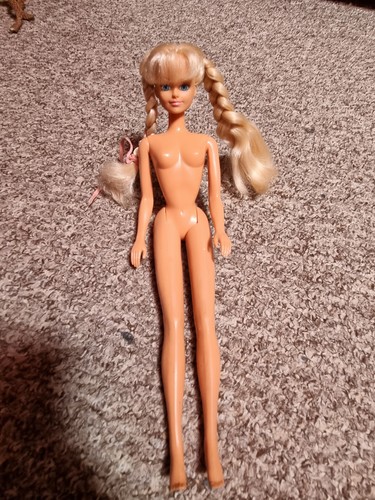 Vintage 1988 sindy doll
