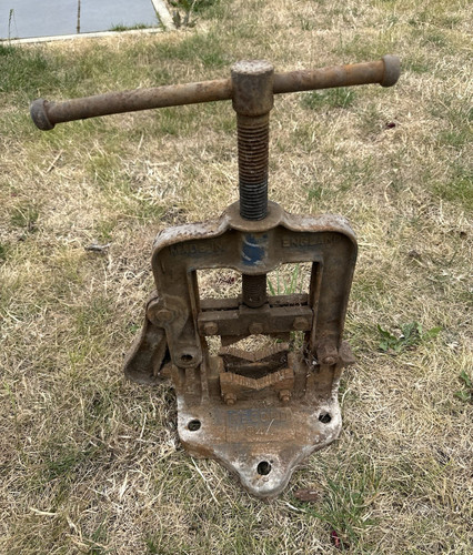 Pipe vice record - pipe, metal