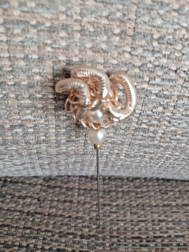 Vintage ornate gold tone pearl - ornate,