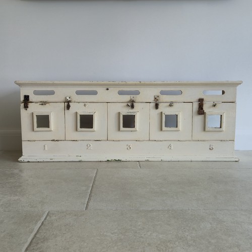 Country house pigeon holes - house,