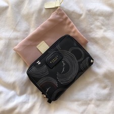 Radley London BNWT Navy White & Red Circle Zip Around Leather Lightweight Purse.