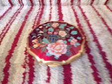 VINTAGE STRATTON RED FLORAL POWDER COMPACT. 3.4 INCHES IN DIAMETER