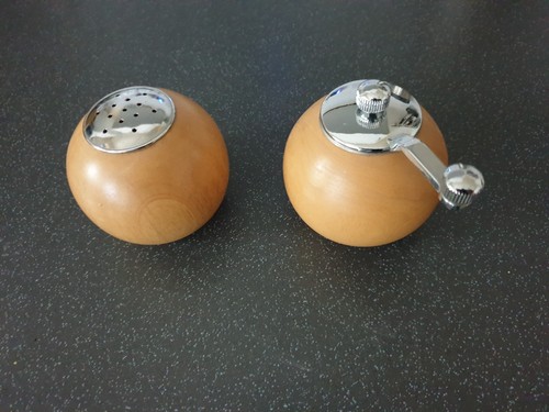 Retro wood salt - salt, shaker