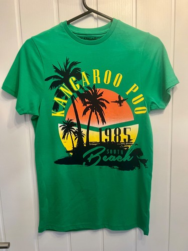 Mens kangaroo poo - poo, beach