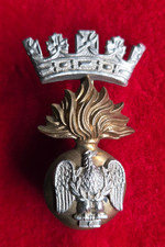Royal Irish Fusiliers. British Military Bi Metal Cap Badge, Slider/Lugs