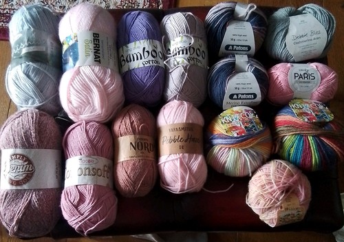 Balls assorted wool yarn - balls,