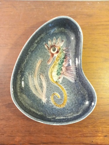 Isle wight art pottery alum - wight,
