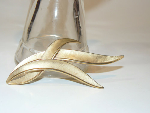 Crown trifari leaf brooch - leaf,