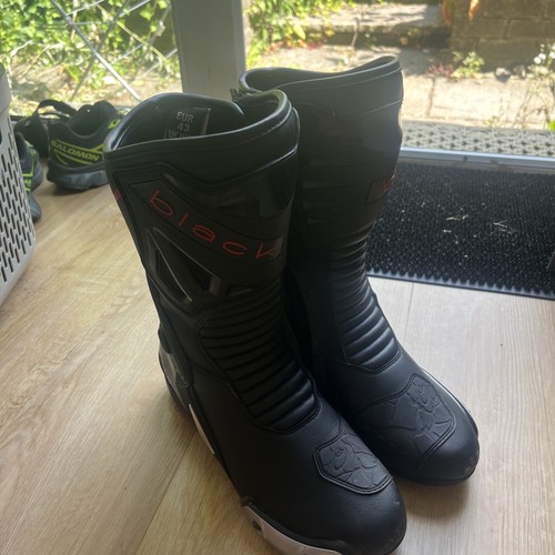 Black panther sports - black,